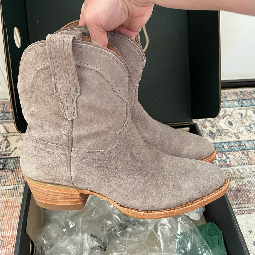 Tecovas Lucy boot in grey